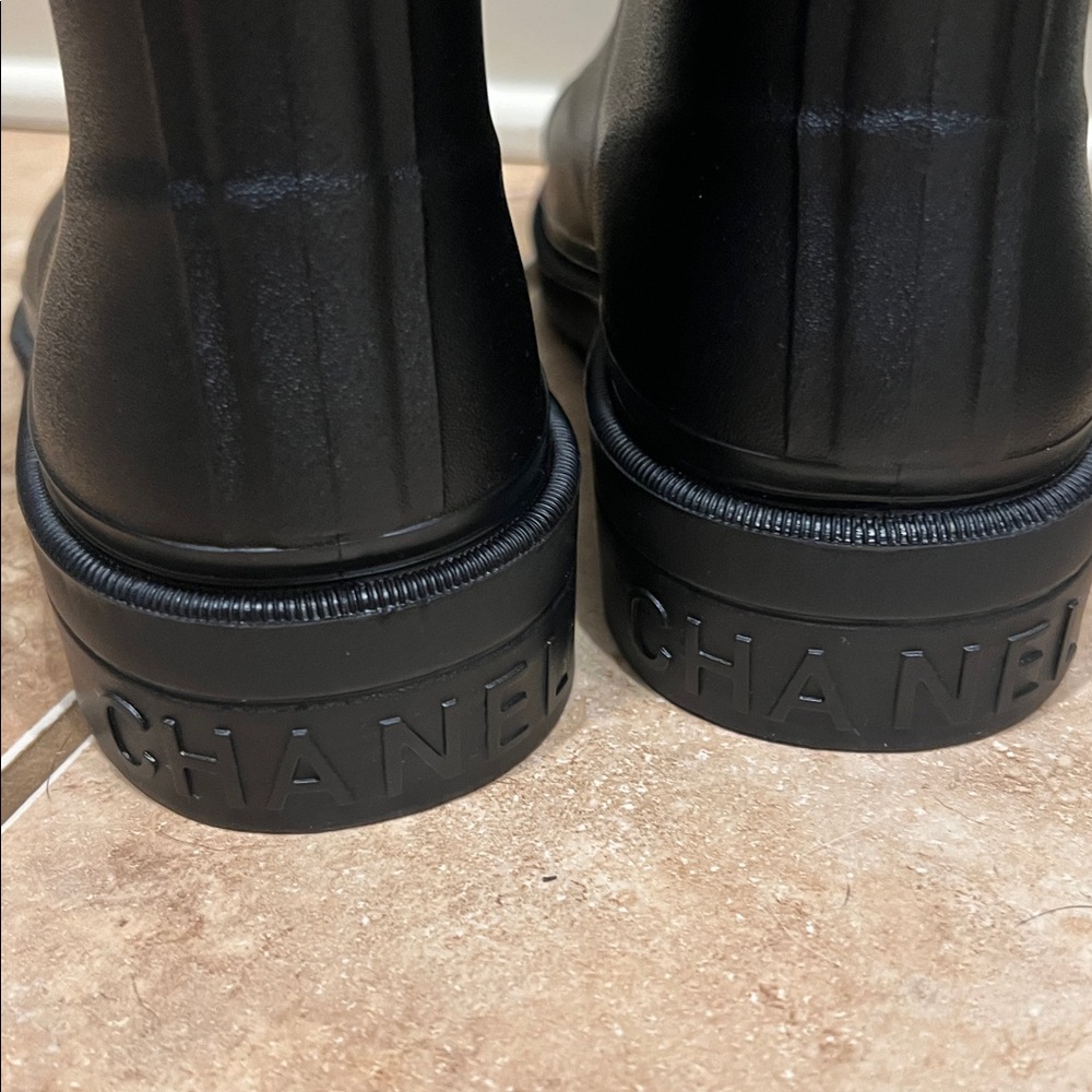 CHANEL Black and White Women's Rubber Rain and Winter Boots 7.5 - Picture 3 of 4